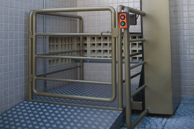 Elevador para Portadores de Necessidades Especiais - Metalúrgica Desterro