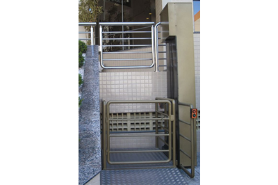 Elevador para Portadores de Necessidades Especiais - Metalúrgica Desterro